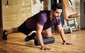 Versatile Bollywood & televsion actor, Angad Bedi in a gym